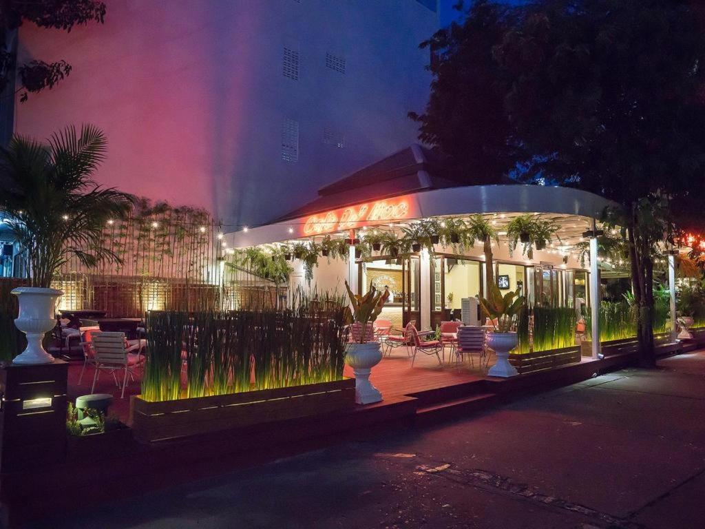 Hotel De Moc Банкок Екстериор снимка