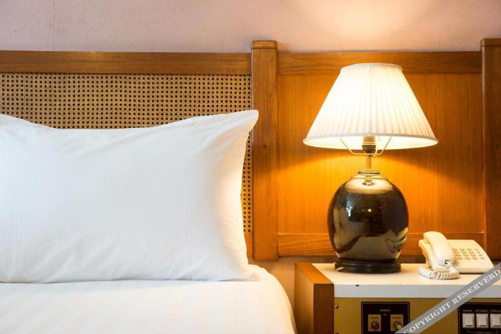 Hotel De Moc Банкок Екстериор снимка
