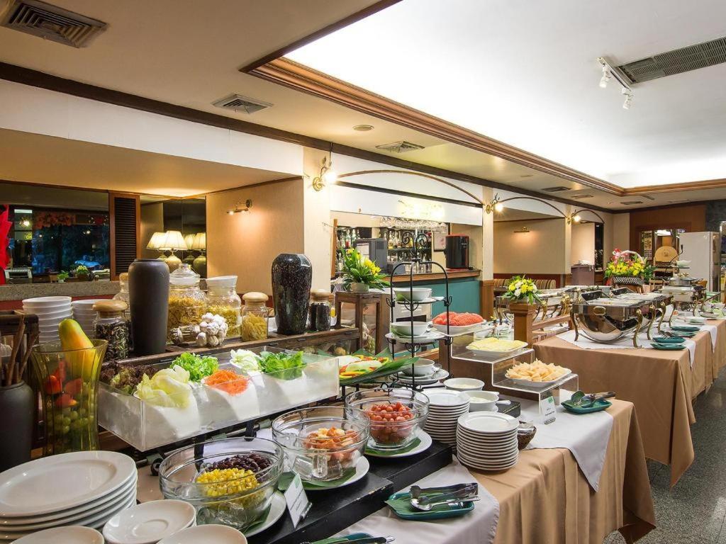 Hotel De Moc Банкок Екстериор снимка